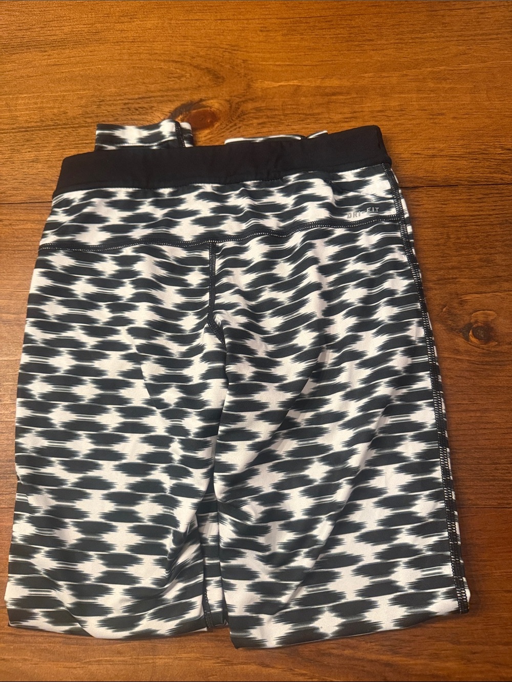 Nike Black & White Patterned Active Leggings 27inch length 13inch waist - Picture 4 of 5